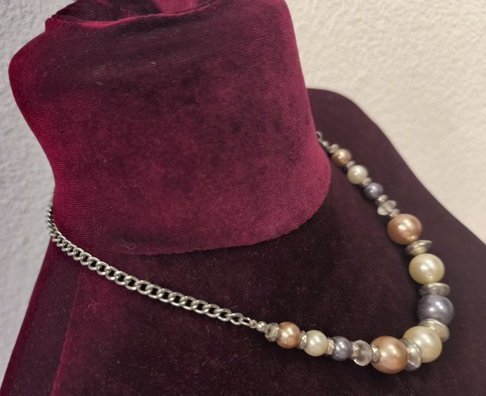 Perle (finte): Perlencollier – Usato da Rüti ZH venduto da Restwert_Rueti_ZH 2
