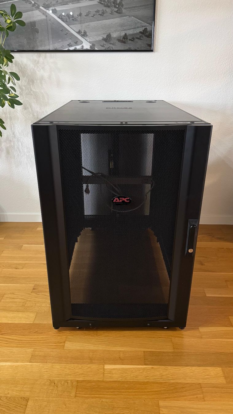 Apc Racks & Cavalletti: Rack - APC NetShelter (SX Cabinet) – Nuovo (secondo la descrizione) da Henggart venduto da Welcome04 3