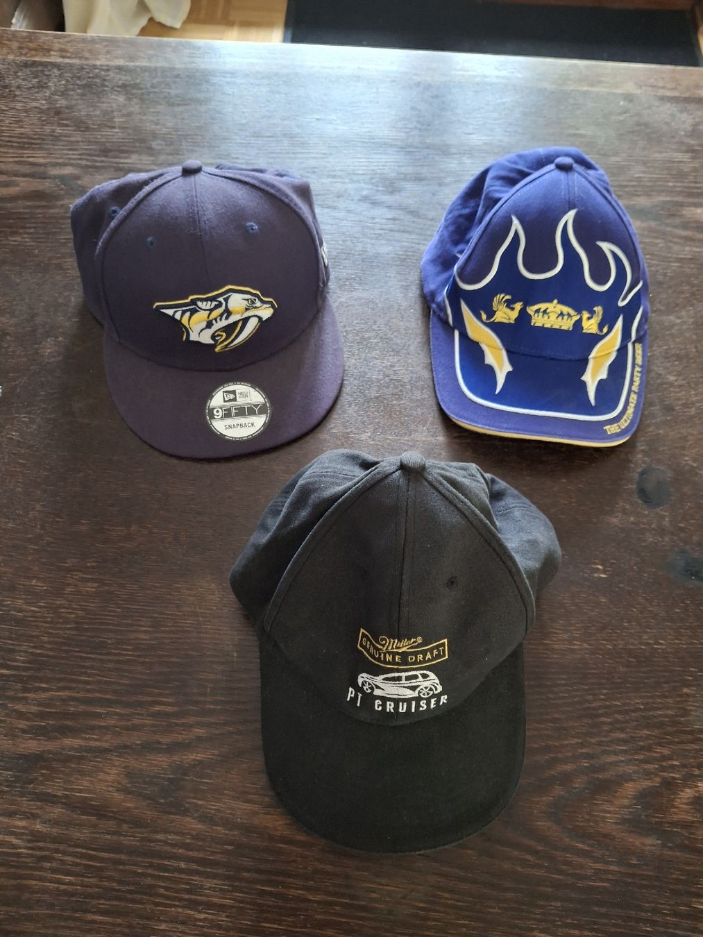 Chapeaux, bonnets & casquettes: 3 Käppis – D'occasion à Môtier (Vully) par Champperbou