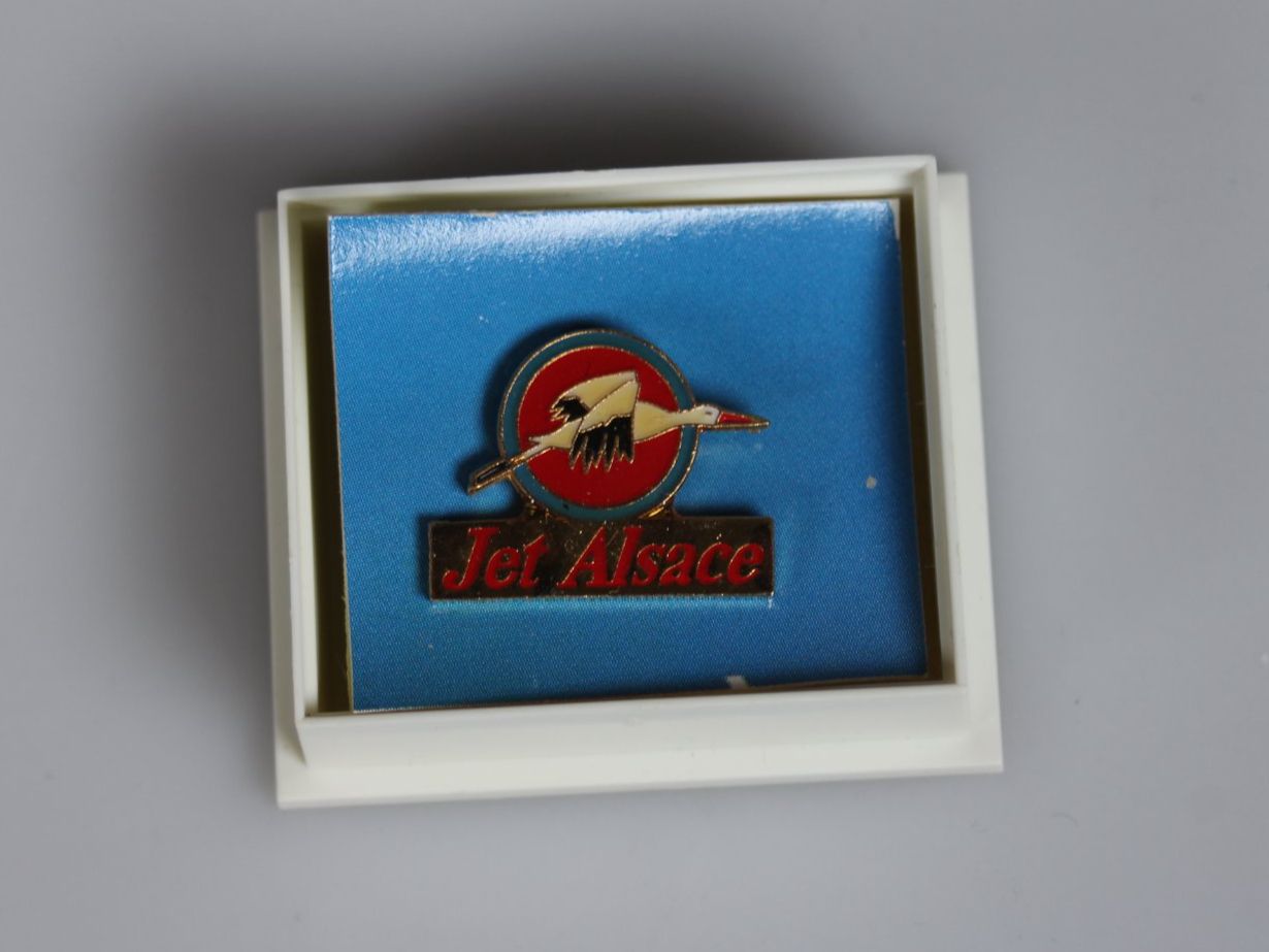 Plaketten & Abzeichen: Jet Alsace Logo Pin – Gebraucht aus Basel von IRMAundFRED