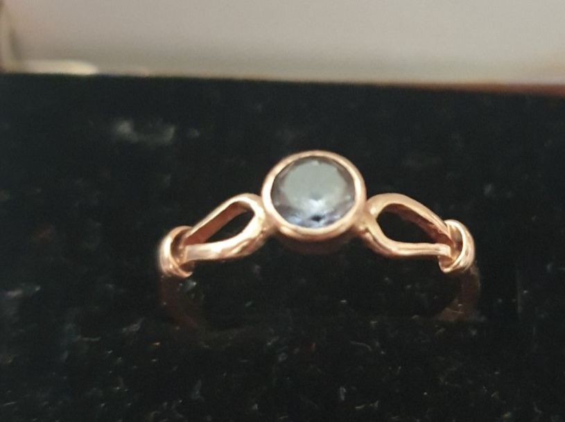 Bagues: Bague en or avec Topaz – D'occasion à Fribourg par mal_8zjh 2
