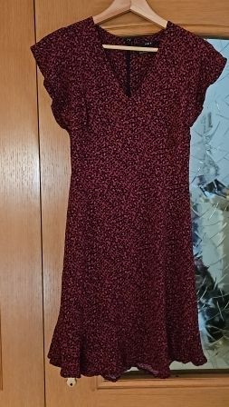 Elegantes Kleid mit verspieltem Muster Gr. 36