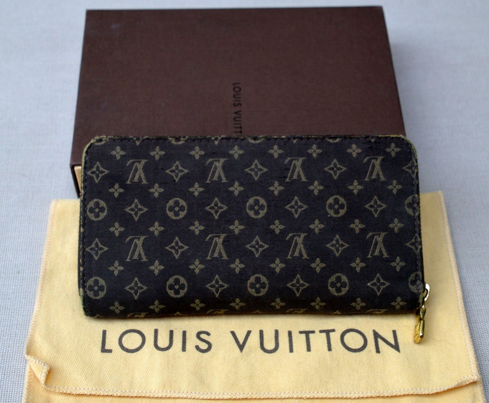 Louis Vuitton Portamonete: Louis Vuitton Ebene Monogram Mini Lin Zippy Wallet – Usato da Collonges venduto da arashee