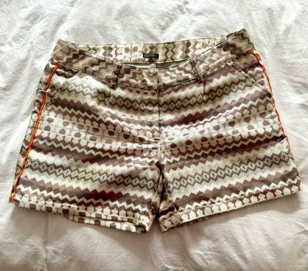 Kurze Hose mit Glitzereffekt, Grösse 38