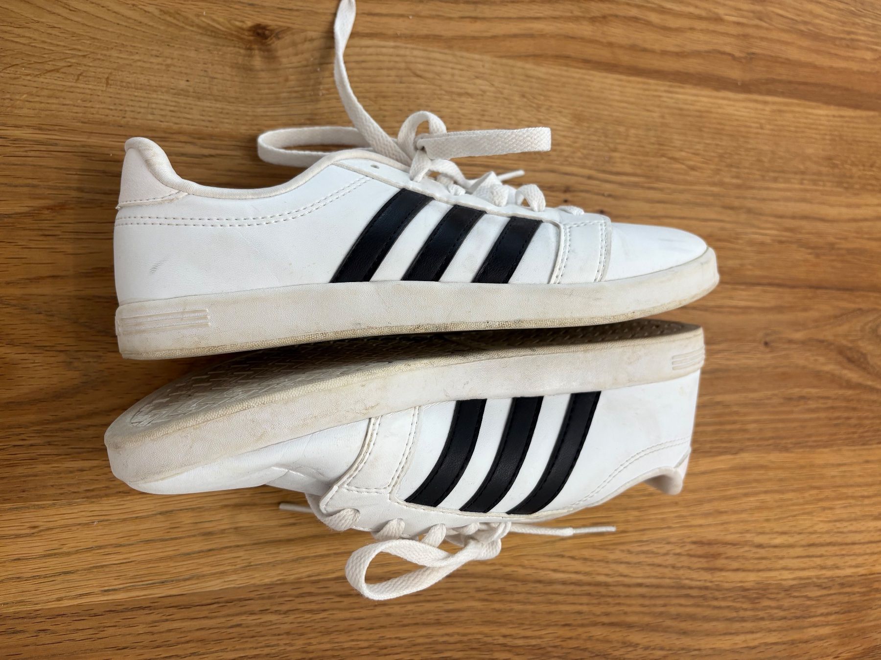 Adidas Scarpe da donna: Baskets Adidas néo blanches T39 1/3 – Usato da Biel/Bienne venduto da tatilene 1