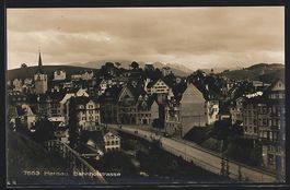 AK Herisau, Bahnhofstrasse mit Passanten