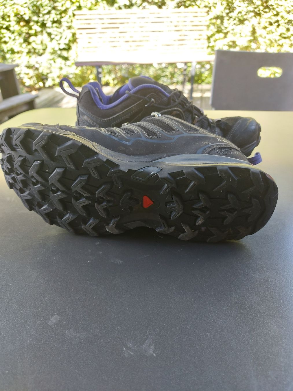 Salomon Scarpe da donna: Freizeitschuhe/Sportschuhe – Usato da Sumiswald venduto da FassBar 5