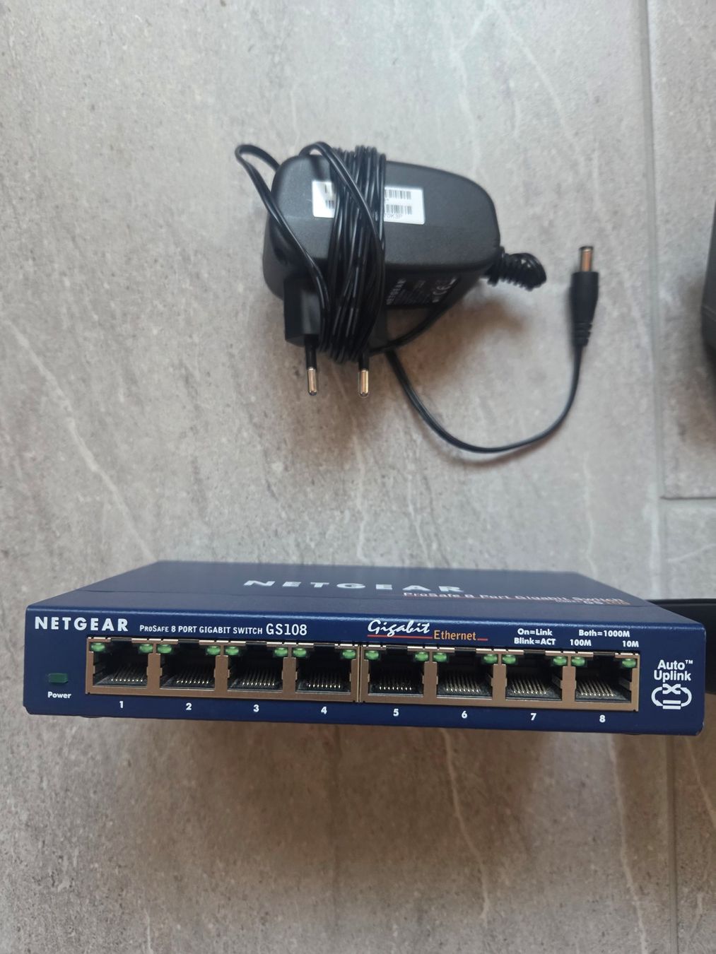 Netgear Hubs & Switches: 2 Netgear 8-Port Switche – Gebraucht aus St. Gallen von Seraph76 1