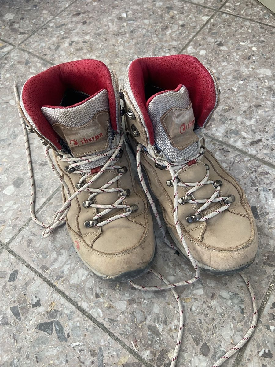 Damenschuhe: Wanderschuhe Sherpa HydroGuard Vibram – Gebraucht aus Luzern von mir_n6hw 1