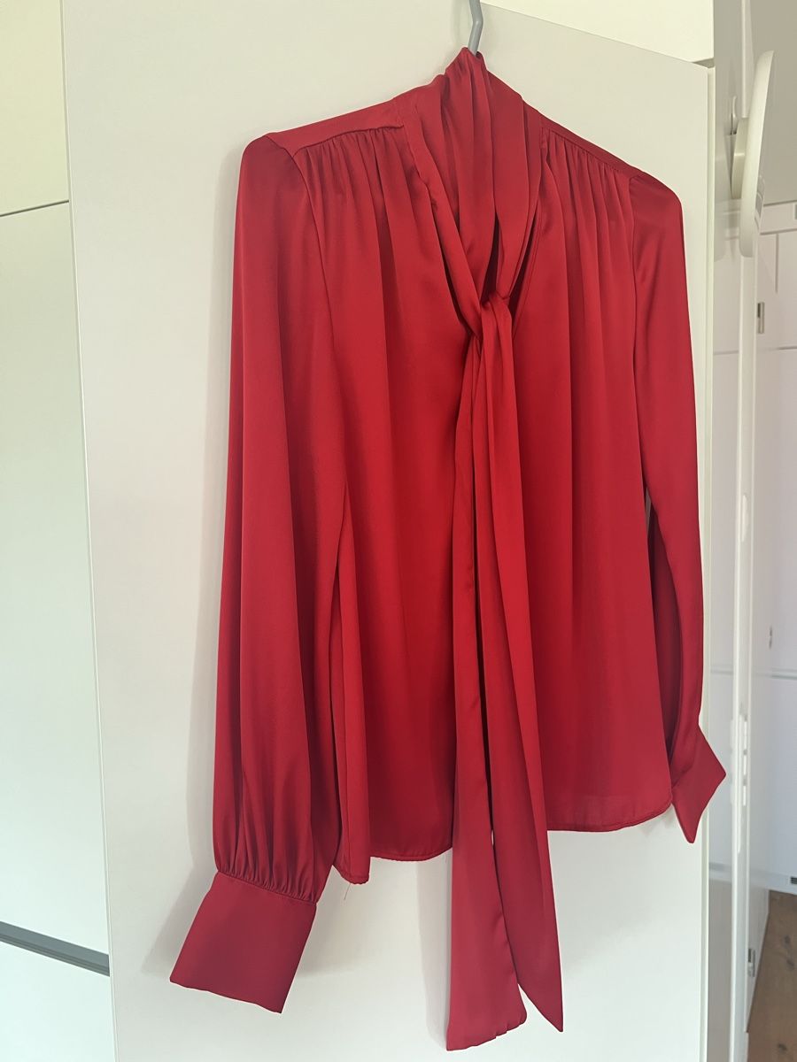 H&M Chemisiers: Bluse mit Bindekragen XS – D'occasion à Rapperswil SG par zani_st 1