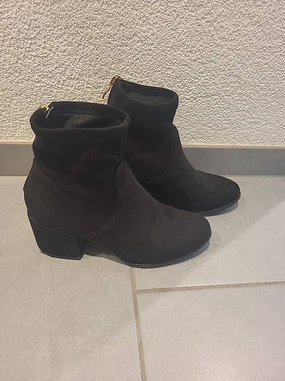 Scarpe da donna: Stiefeletten Grösse 36 – Usato da Bonstetten venduto da _YamaYa_
