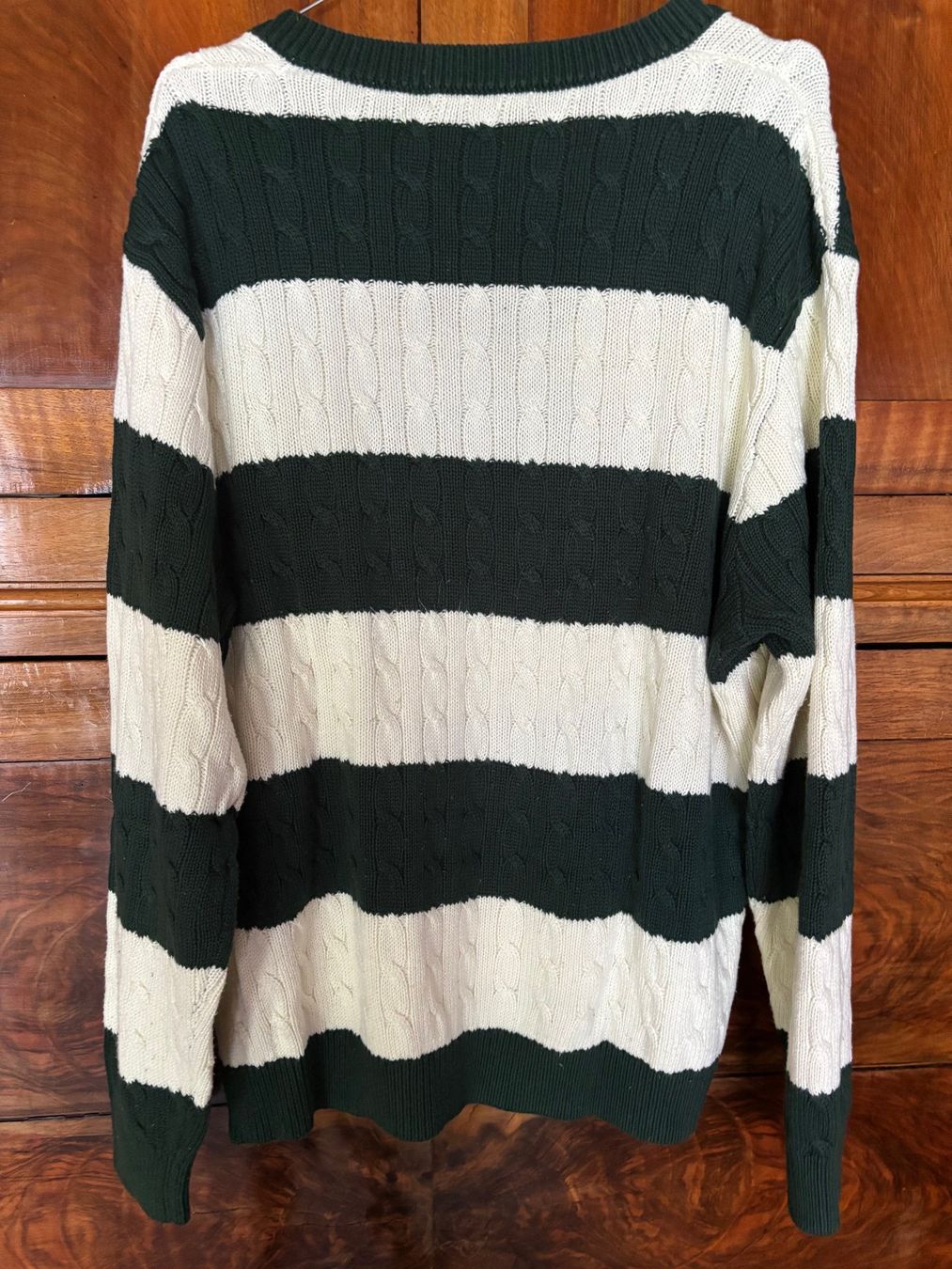 Brandy Melville Pullover & Sweatshirts: Pull en coton femme rayé vert et blanc, taille ample – Gebraucht aus Grand-Lancy von hip_2rbd 1