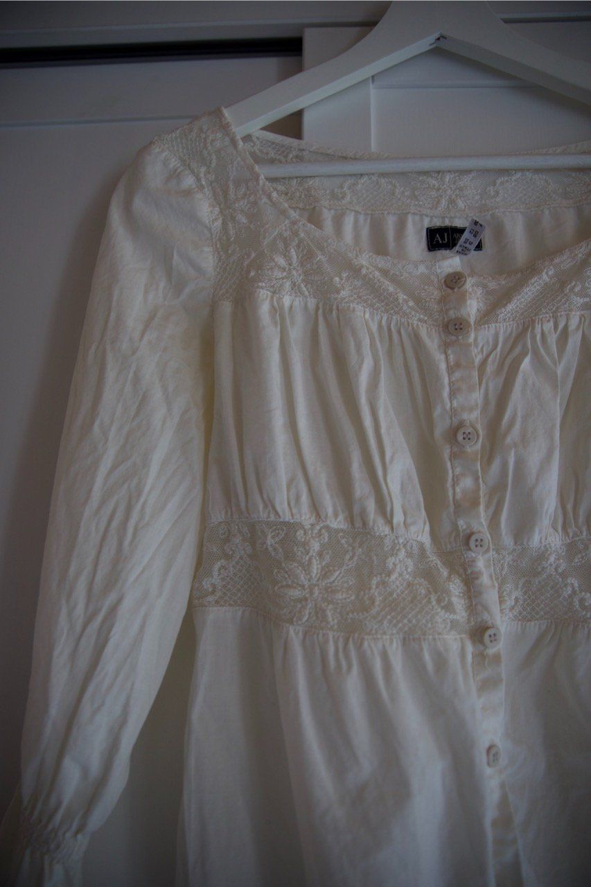 Armani Camicette: Armani Bluse mit Spitzeneinsatz, Gr. S, 100% Baumwolle – Usato da Titterten venduto da fra_v27g