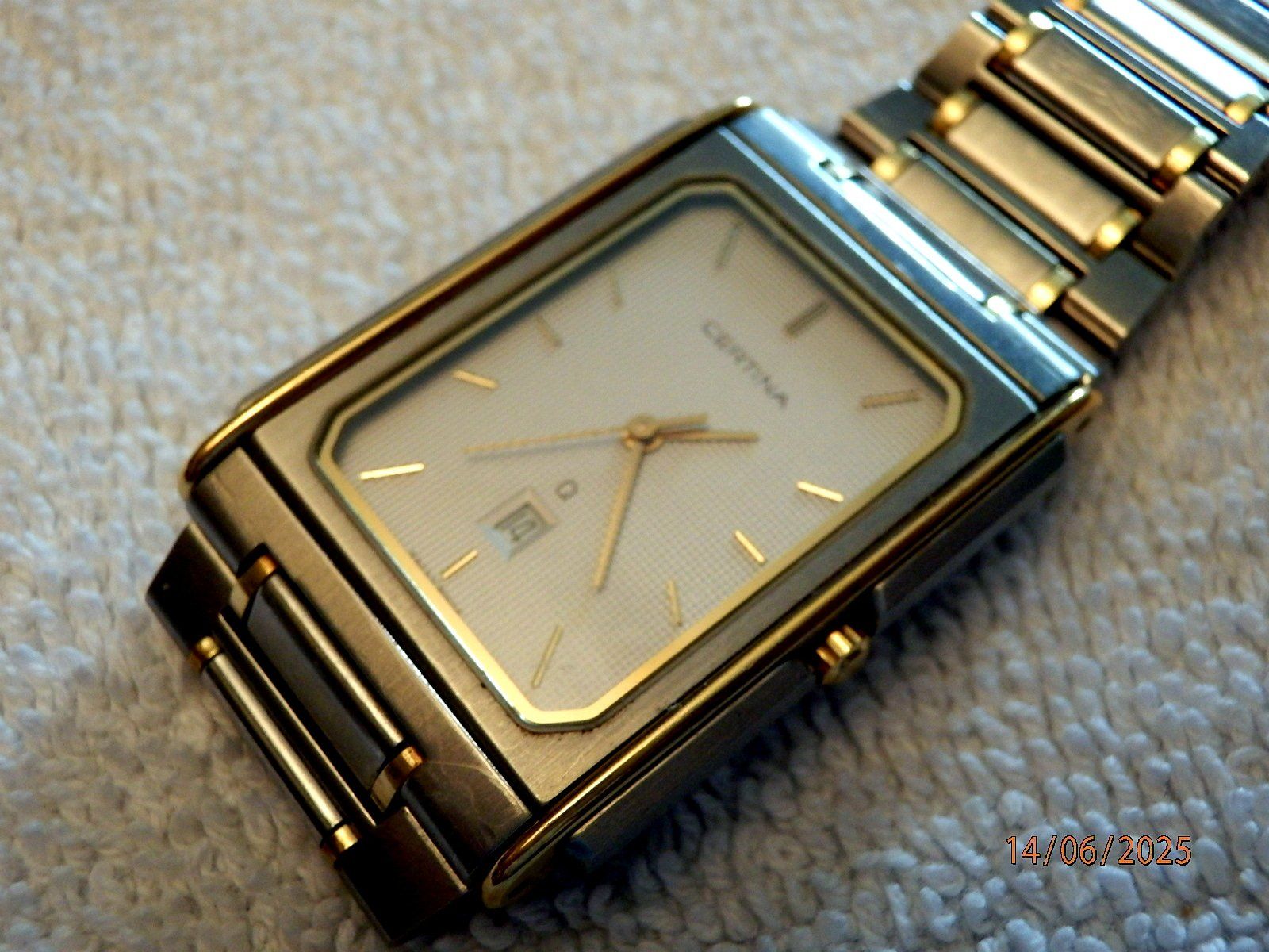 Certina Orologi: Certina, Quartz, Gehäuse + Armband mit Goldelemente, 27 x 37 – Usato da Ueberstorf venduto da dinbau 2