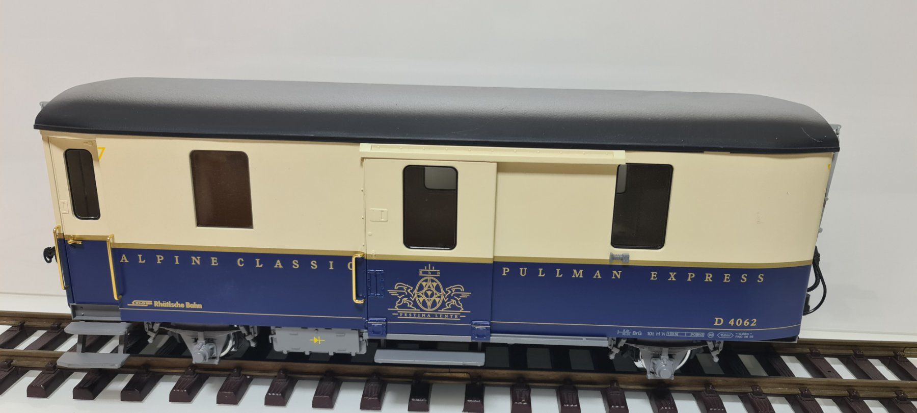 LGB Modelleisenbahnen: LGB RhB Alpine Classic Pullman D4062 – Gebraucht aus Neuenhof von ludovicco