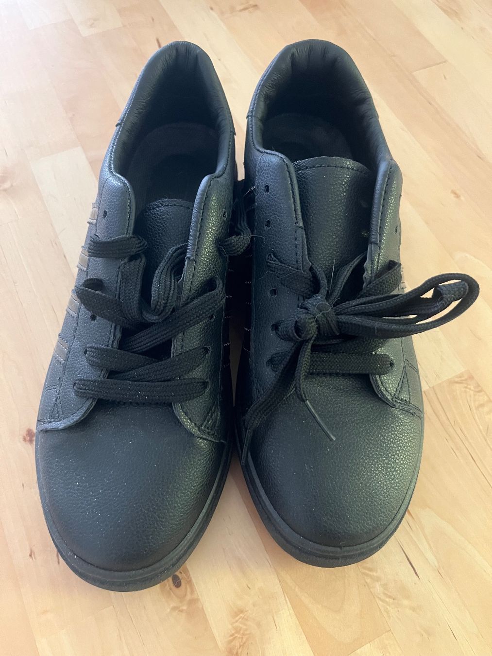 Damenschuhe: Schwarze Sneaker Grösse 38 – Neu (gemäss Beschreibung) aus Einsiedeln von Tru7
