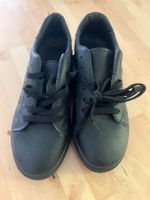 Schwarze Sneaker Grösse 38