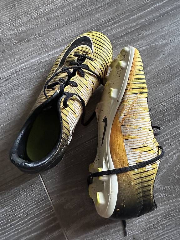 Scarpe per ragazzi: Fußballschuhe  – Usato da Oberflachs venduto da zoe_st77 3