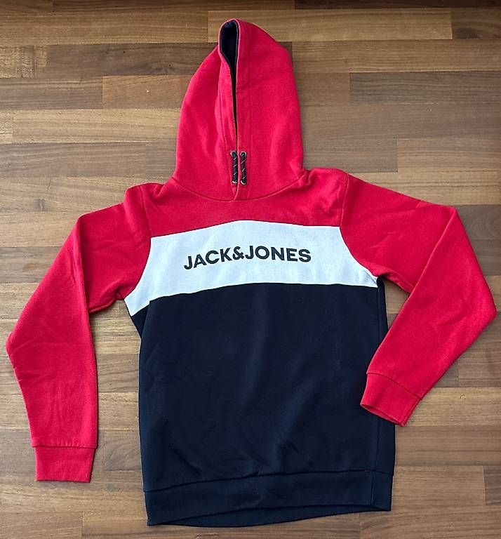 Pullover & Sweatshirts: Hoodie – Gebraucht aus Willisau von lev_f6dx