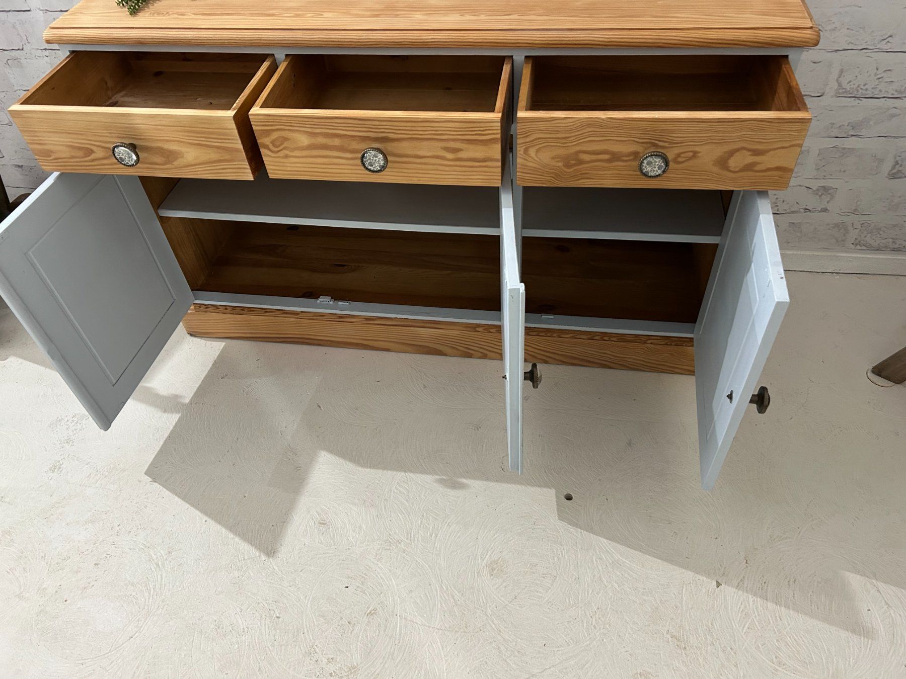 Kommoden: Sideboard Tanne massiv Kommode Buffet restaur. vintage artic – Gebraucht aus Dottikon von beni1204 8
