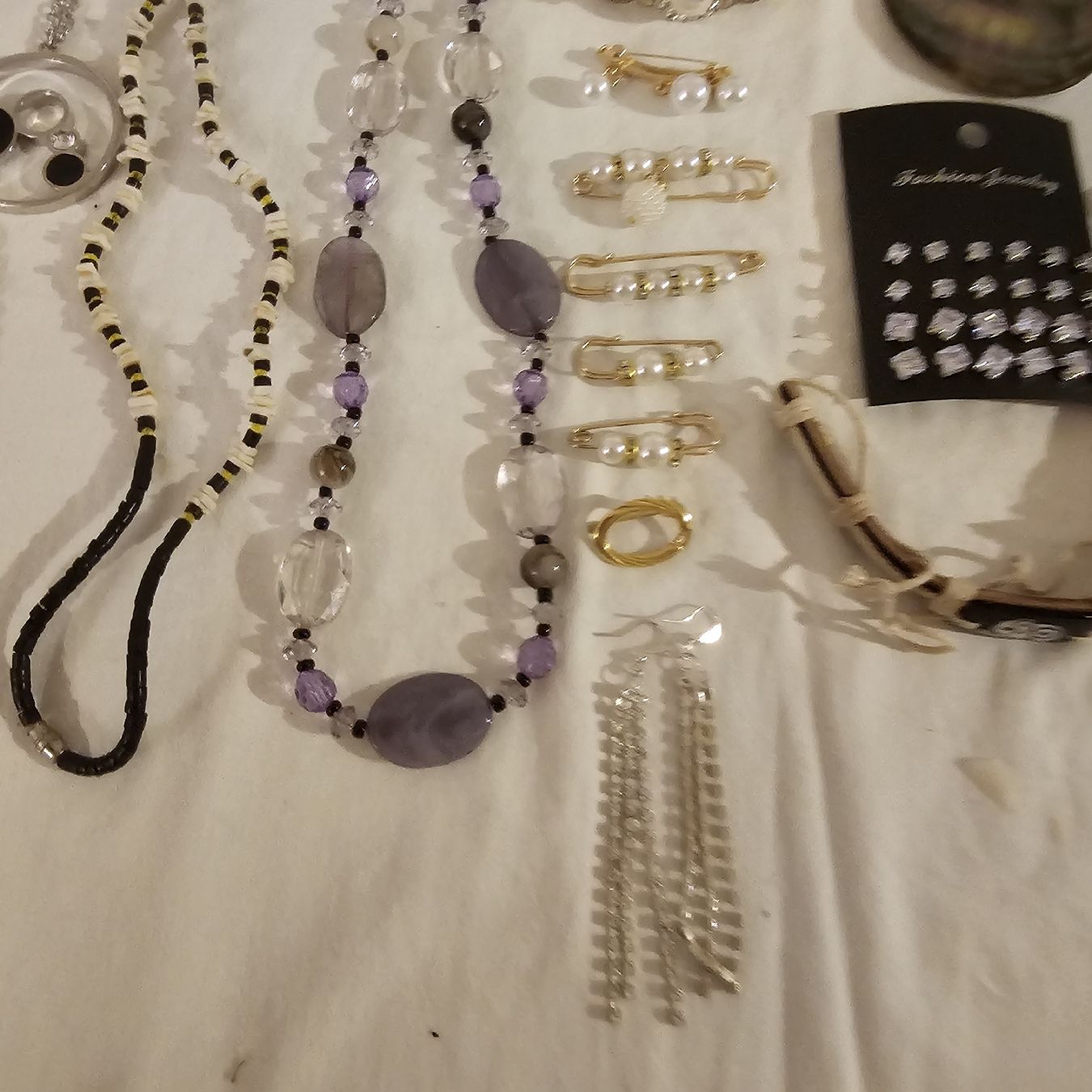 Altri gioielli: ENDET 85 teiligen schmuck lot diverses – Nuovo (secondo la descrizione) da wolfhalden venduto da 46464646 7