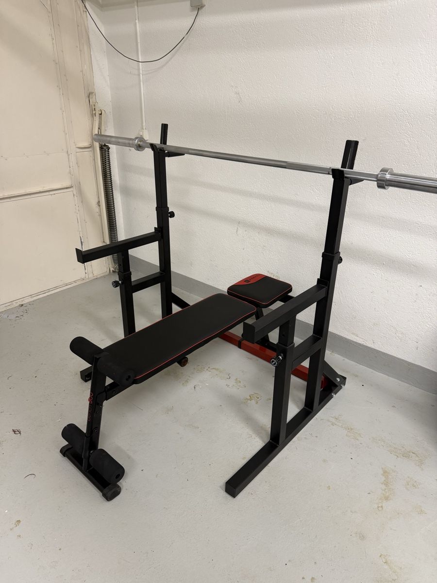Hometrainer: Weight Bench with Barbell and Weight Rack – Gebraucht aus Wollerau von jam_2kzc 3