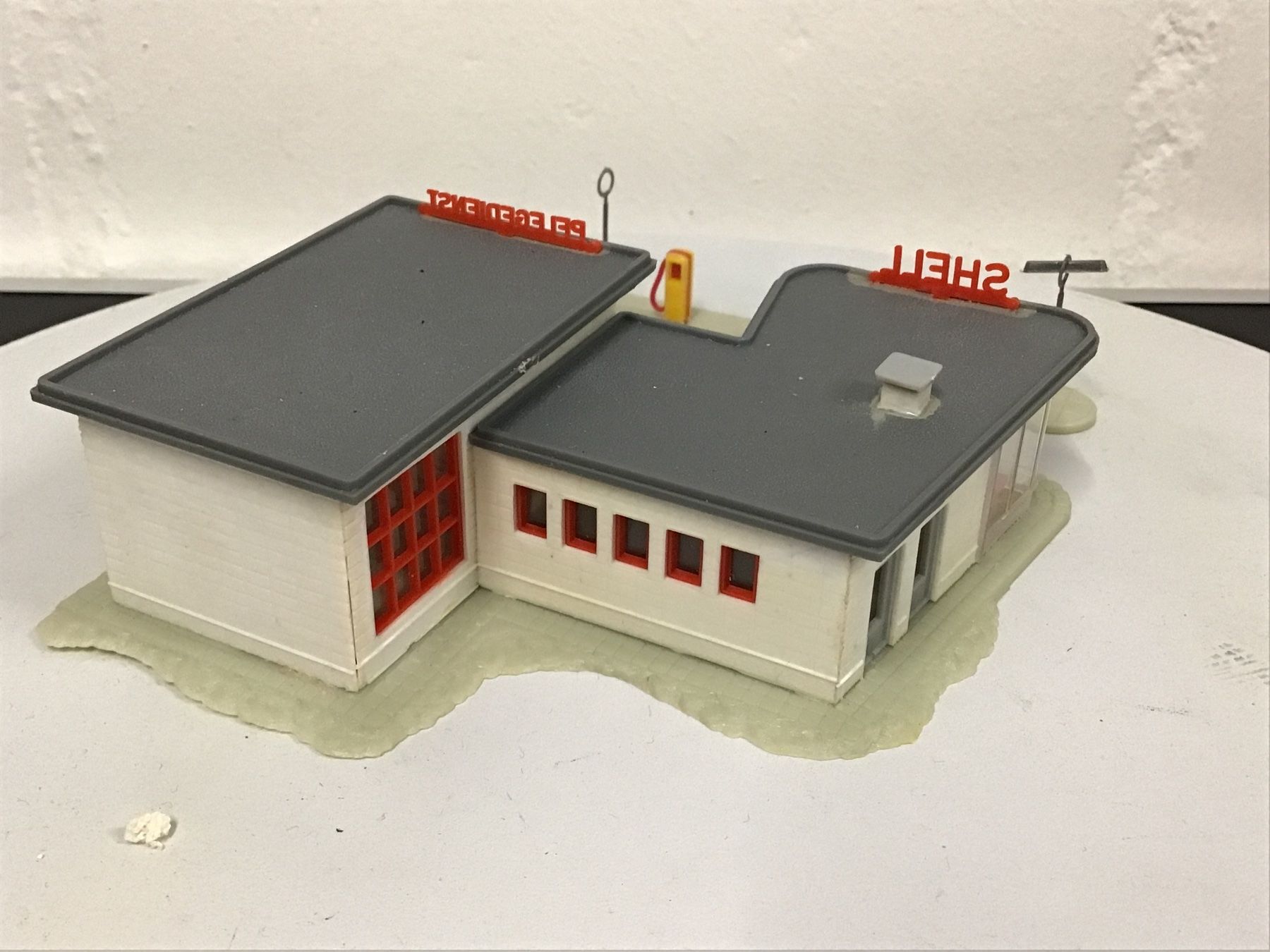 Modellini di ferrovie: Shell Tankstelle Modellbau Vintage H0 – Usato da Männedorf venduto da Modell-Spezialisten 1