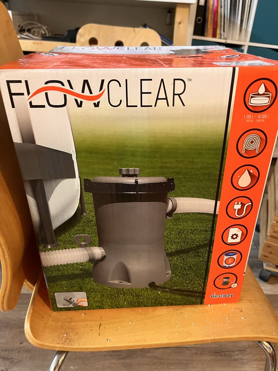 Schwimmbad-Zubehör: Flow Clear Pool Pumpe – Neu und originalverpackt aus Wohlenschwil von Nirakig