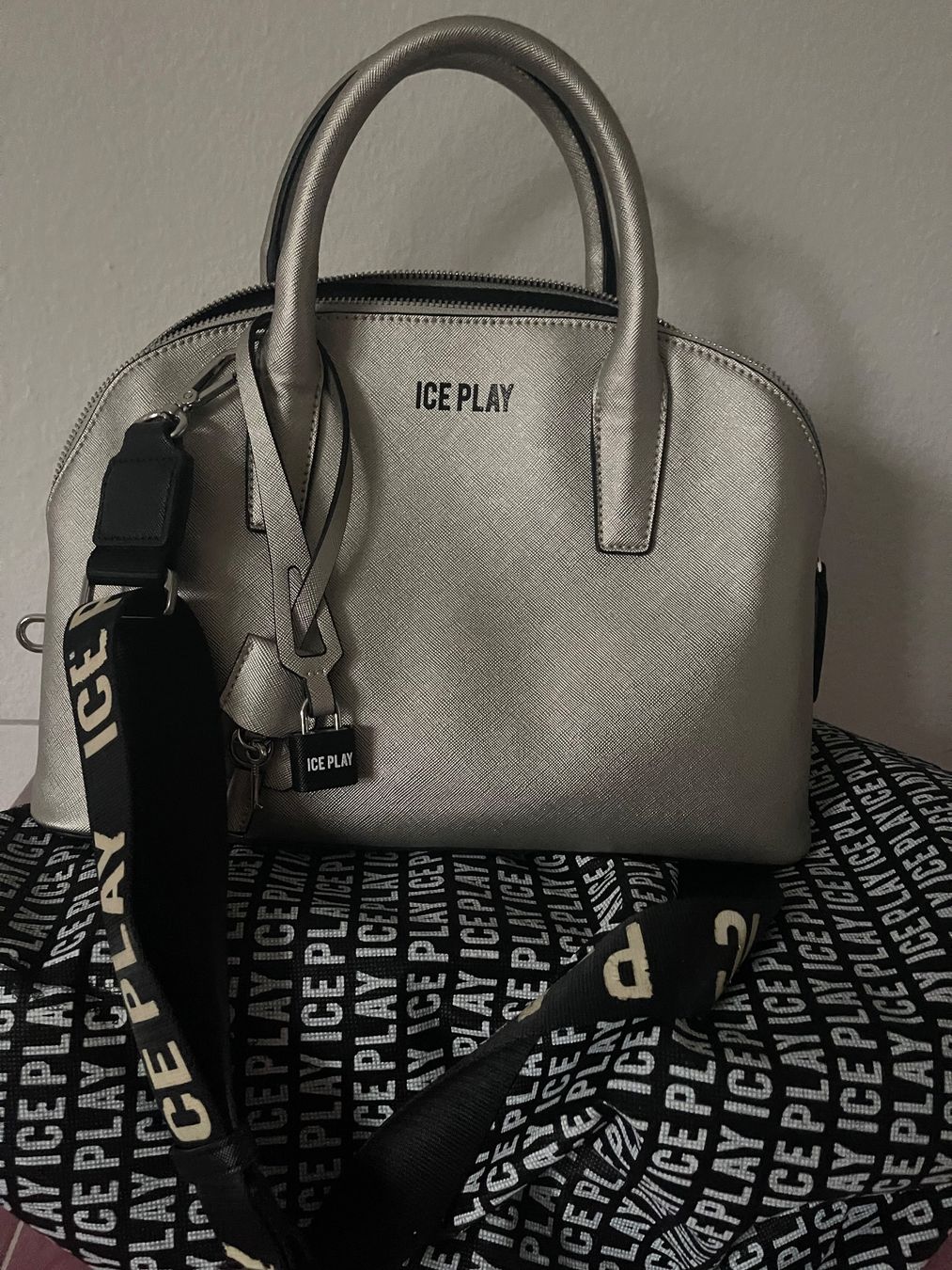 Taschen für Damen: ICE PlAY Tasche – Neu (gemäss Beschreibung) aus Hinterkappelen von simona67