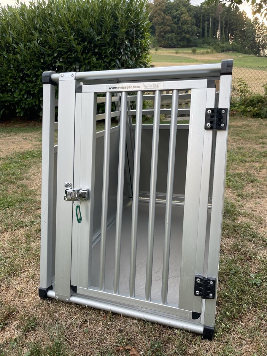 Swisspet Cages, transport & sécurité: Hunde Autobox von Siwsspet – D'occasion à Dorf par Leony22