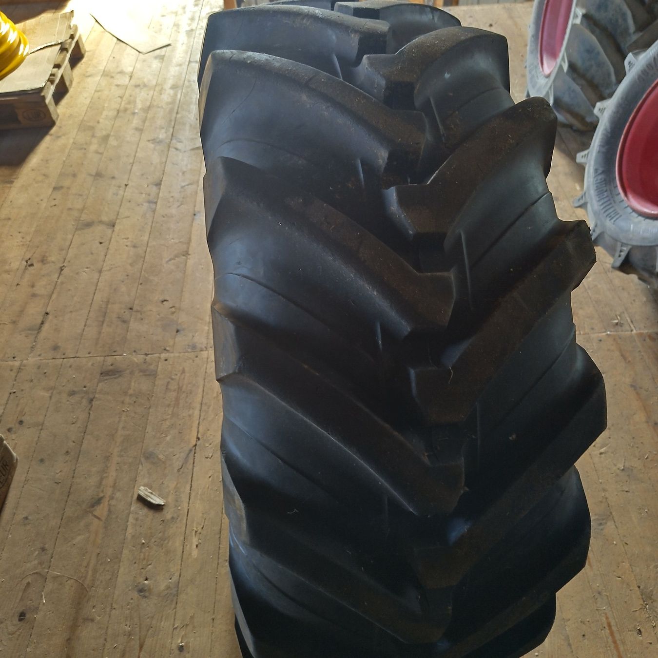 Trattori: Pneu 420/75 R20 – Usato da Herisau venduto da kobiza 1