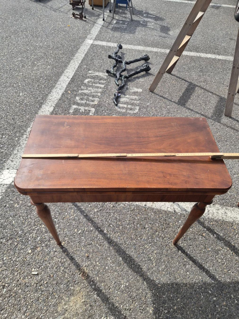 Tavoli: Spieltisch antik – Usato da La Neuveville venduto da mpe_87b8 2