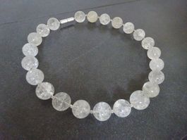 Elegante Halskette mit weissen Bergkristall Kugeln