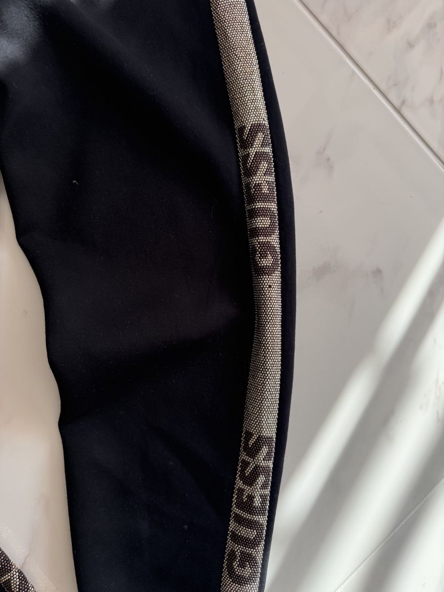 Guess Lotti di vestiti: Guess Trainings Set, Grösse M – Usato da Arch venduto da Aga84 2