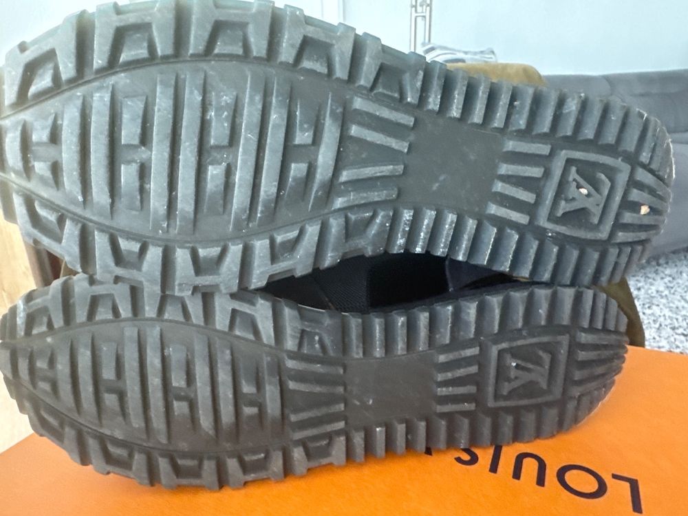 Louis Vuitton Scarpe da donna: Louis Vuitton Run Away Sneaker Schwarz, Grösse 39, Neuwer... – Nuovo (secondo la descrizione) da Kilchberg ZH venduto da atlanticpacific 4