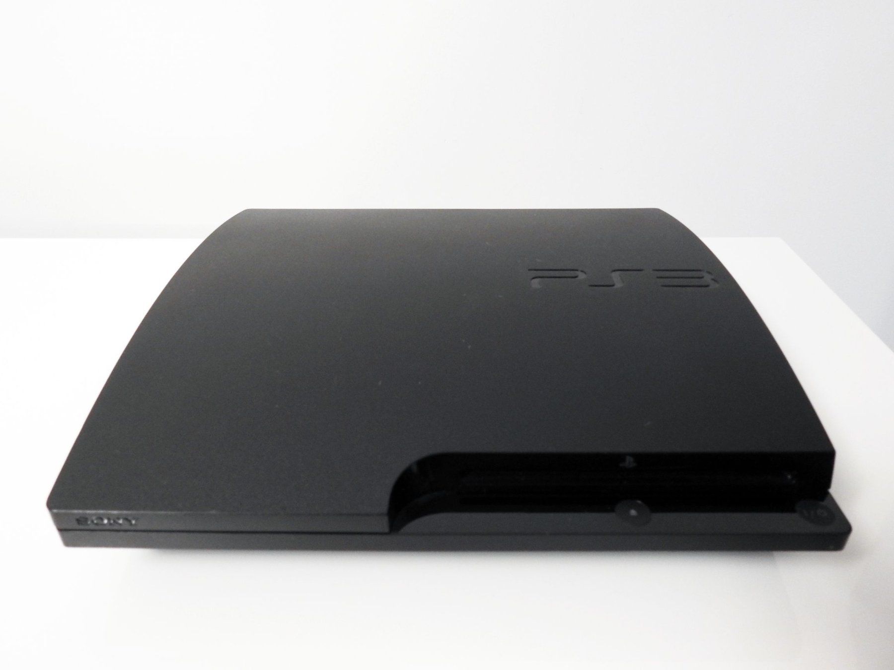 Sony Konsolen: 2 x Playstation 3 mit 48 Games + 4 Controllern – Gebraucht aus Zürich von  1