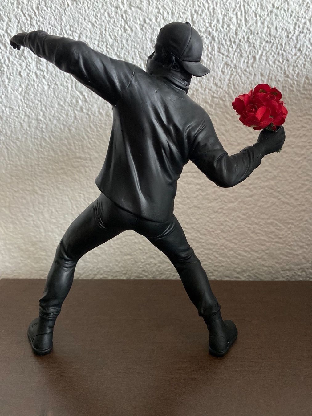 Statuette: BANKSY SKULPTUR FLOWER THROWER – Nuovo (secondo la descrizione) da Obersaxen venduto da Bob-omb 2