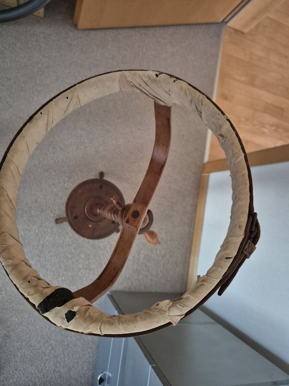 Cerchi da ricamo: antiker Stickrahmen mit Ständer – Usato da Veltheim AG venduto da Cosworth95 2