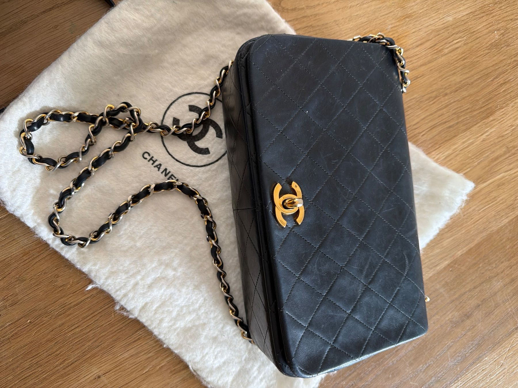Chanel Taschen für Damen: Vintage Chanel Bag - A Timeless Classic, Great Condition – Gebraucht aus Geneve von esp_8rbh 3