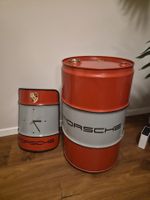 Ölfass Porsche mit Uhr