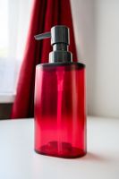 Neu! Roter Seifenspender Pumpspender von Vigar - stylisch