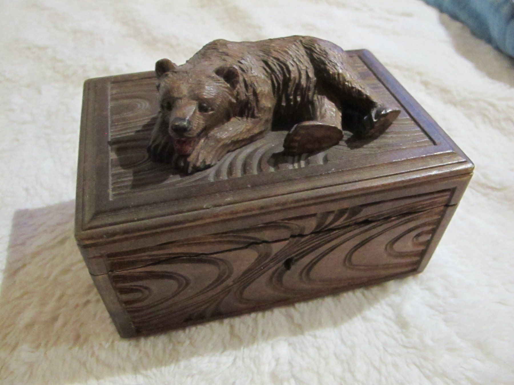Figurines: Brienzer Bär Schnitzerei Schatulle Oder Schmuckkästchen Rar – D'occasion à Altnau par SwissGoldTime