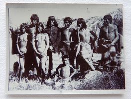 Antike Postkarte von Indigenen in Südamerika s/w