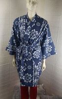 Kimono estivo in cotone blu con fiori bianchi, nuovo