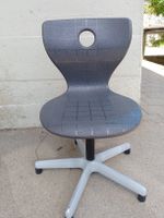 lot de chaises d'école en bonne état , 20 pièces