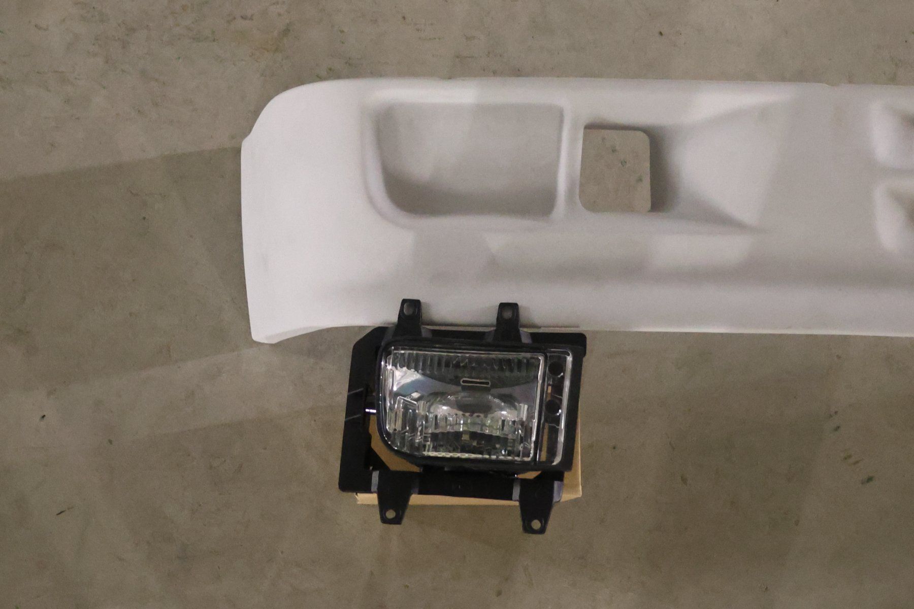 Tutti pezzi di ricambio auto: GFK Frontspoiler 3er BMW E30 mit Nebelscheinwerfern – Nuovo (secondo la descrizione) da Moosseedorf venduto da Illy22 1
