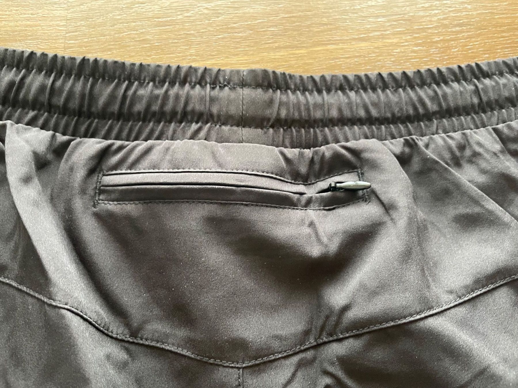 Nike Pantaloni: Running/ Activ Short - Stoke & Woke – Usato da Olten venduto da B3ren 3