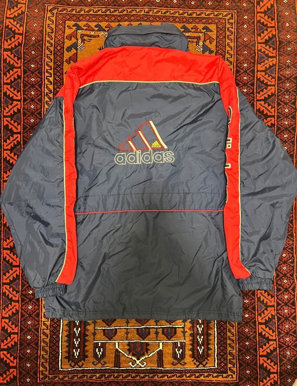 Adidas Giacche: Adidas Vintage Windbreaker – Usato da Biel/Bienne venduto da Second_Chance_Biel 3