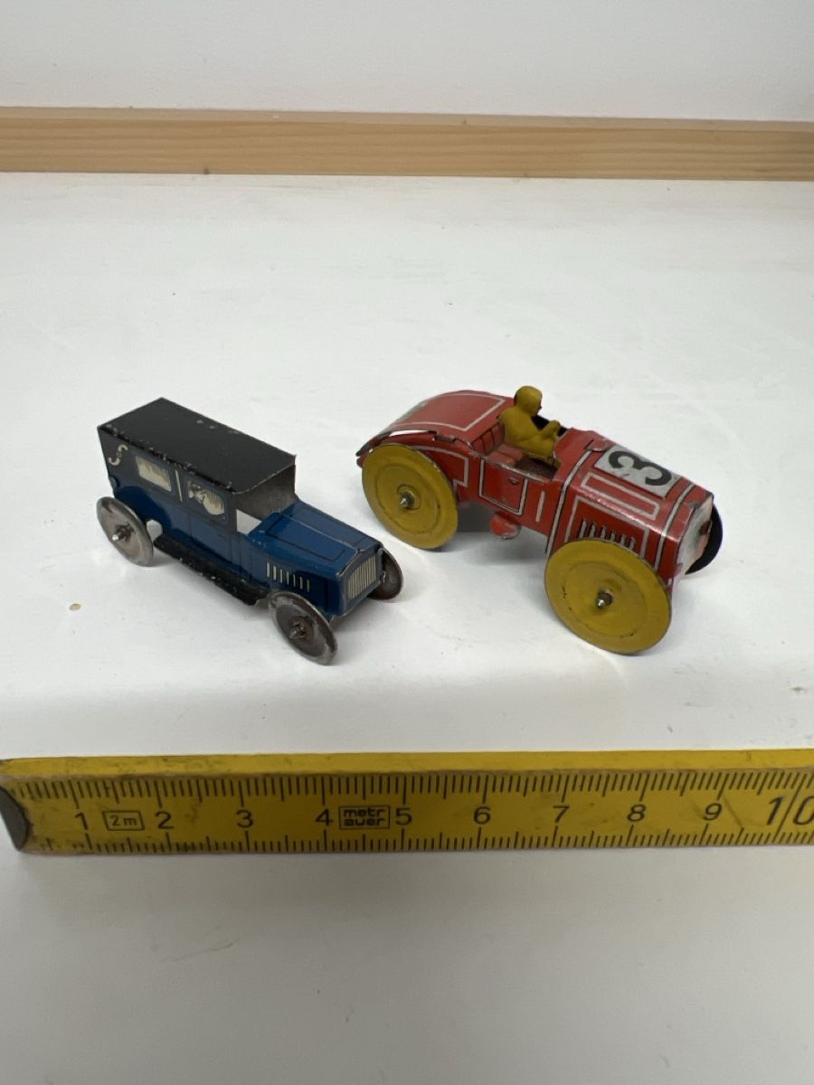 Modellautos: 2 kleine Blechautos – Gebraucht aus Steffisburg von gfell2