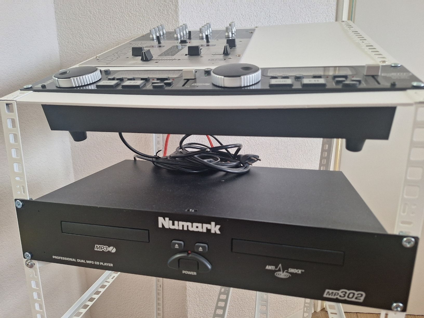 Behringer Console di mixaggio: Numark MP302 Doppel CD Player mit Behringer DX052 Mischpult – Nuovo (secondo la descrizione) da Zuzwil SG venduto da the_m7d6 2